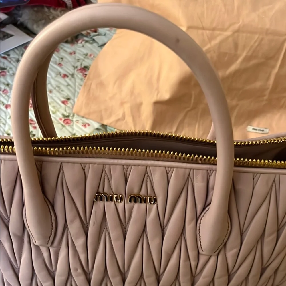 MIU MIU PINK QUILTED BAG EUC - Picture 5 of 16